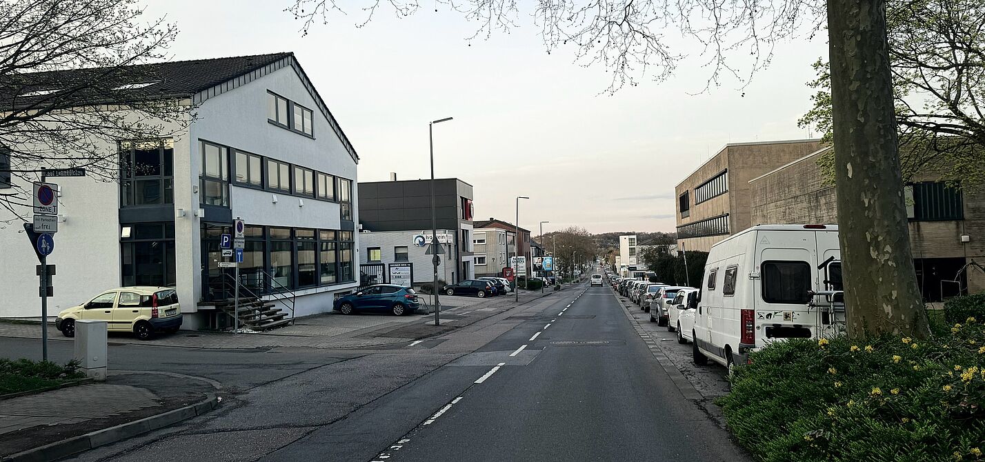 Grüner Weg Die Sicht auf den Grünen Weg bergab in Richtung Außenring