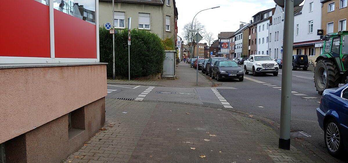 In diese Richtung darf dieser gemeinsame Rad- und Fußweg nicht befahren werden In diese Richtung darf dieser gemeinsame Rad- und Fußweg nicht befahren werden
