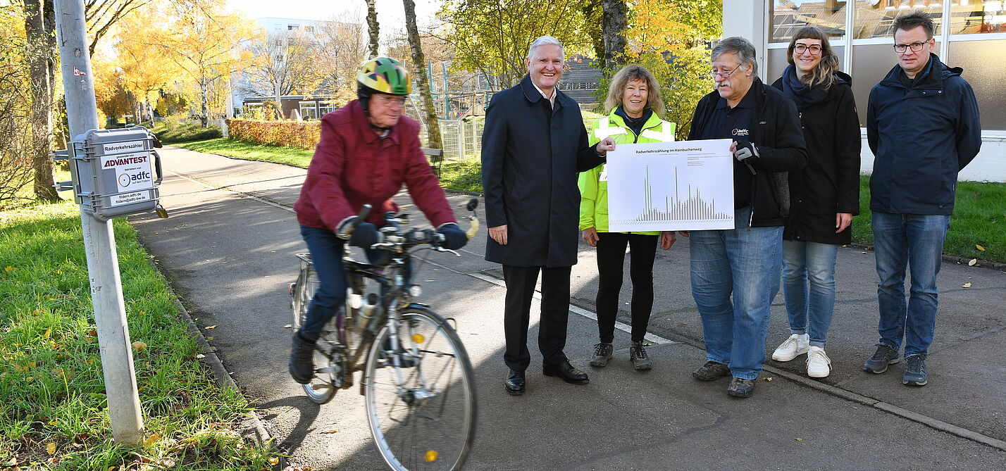 Leinfelden-Echterdingen, Echterdingen, Hainbuchenweg, Radweg, Radverkehrszähler Leinfelden-Echterdingen, Echterdingen, Hainbuchenweg, Radverkehrszähler