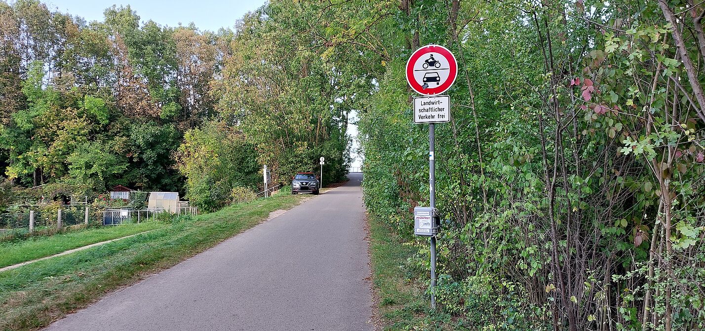 Radverkehrszähler an der Autobahnbrücke zwischen Oberaichen und Dürrlewang Radverkehrszähler an der Autobahnbrücke zwischen Oberaichen und Dürrlewang