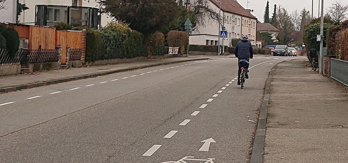 Radverkehrszähler an der Stuttgarter Straße Radverkehrszähler an der Stuttgarter Straße bei der Tankstelle