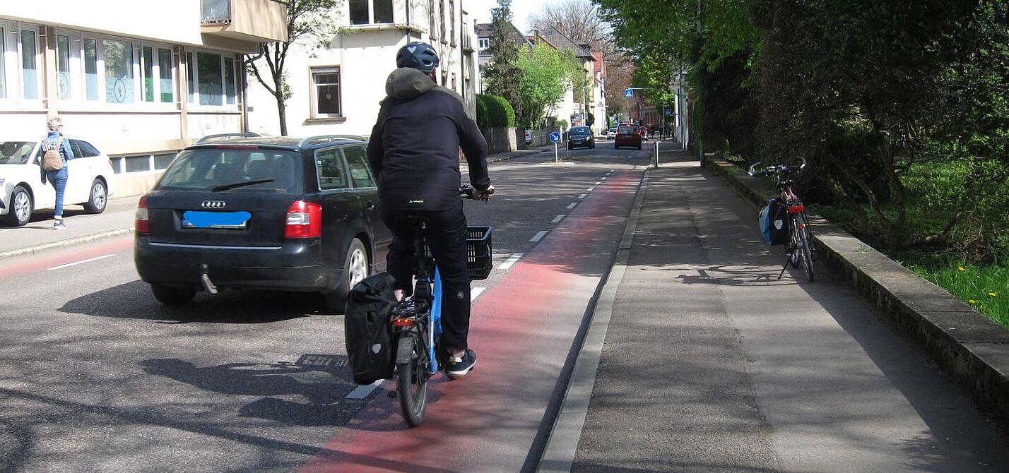 Schmaler Radschutzstreifen in der Burgstraße