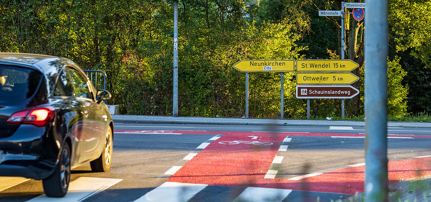 Die Einmüdung der Ostertalstraße in die Landstraße 124 nach Ottweiler. 