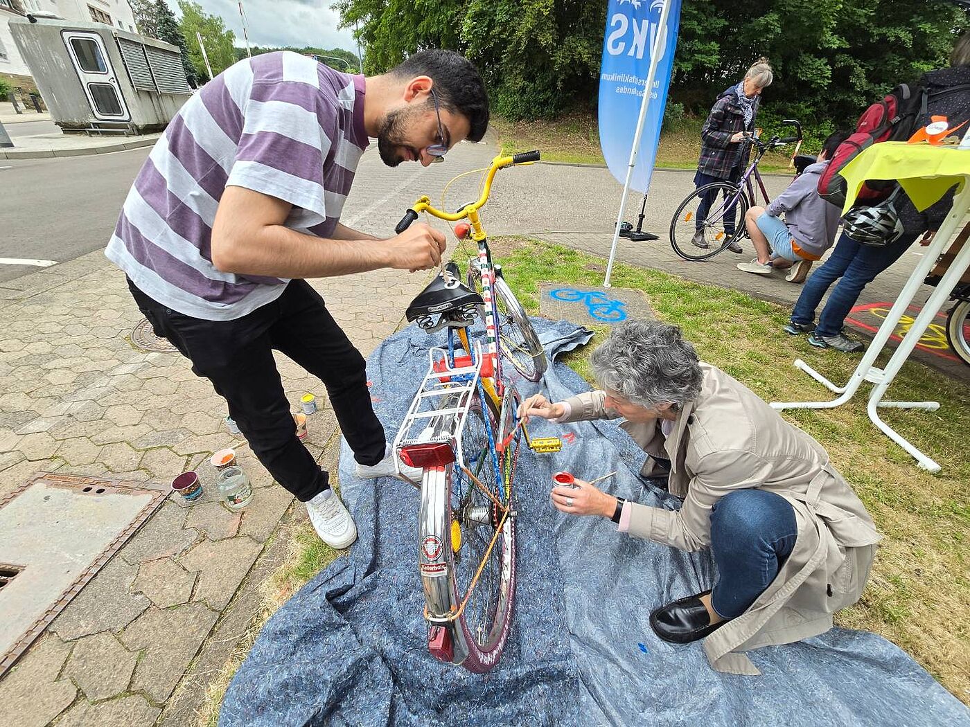 Kunstaktion am Bicycle Day Kunstaktion am Bicycle Day