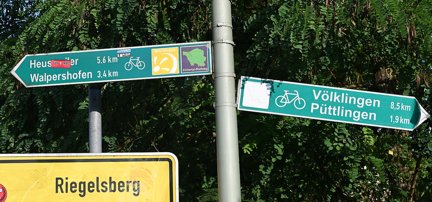 Köllertal-Radweg - Beschädigtes Schild Viele Schilder sind mittlerweile in die Jahre gekommen