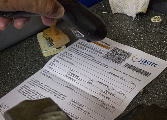 Einscannen des Codierauftrags Einscannen des Barcodes