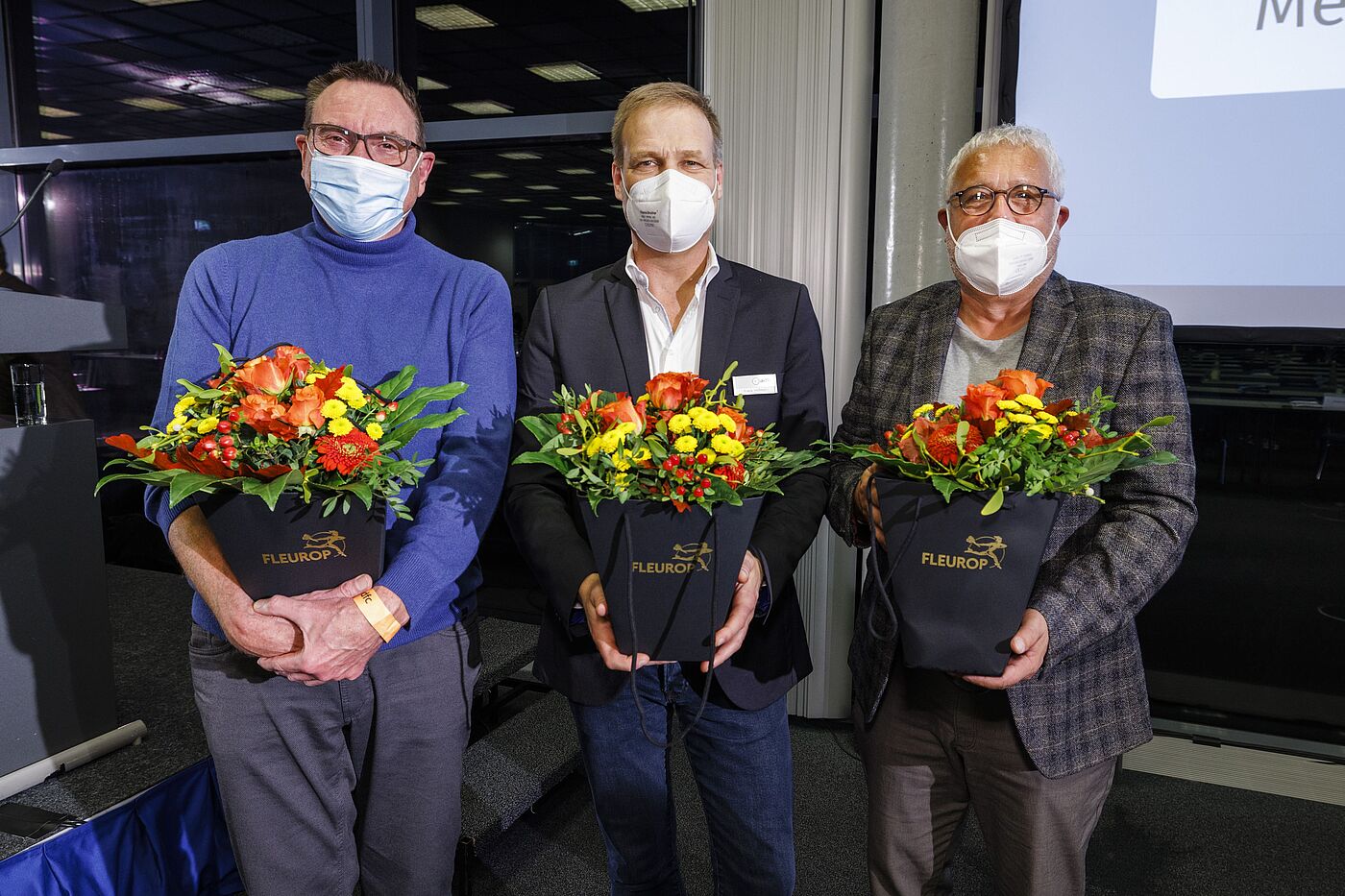Auf der ADFC-Bundeshauptversammlung 2021 verabschiedeten sich Ulrich Syberg, Frank Hofmann und Ralf Puslat (im Bild v.l.n.r.). Auch Birgit Kloppenburg, Dr. Gereon Broil und Ludger Koopmann traten nicht erneut an und verabschiedeten sich digital von den De Auf der ADFC-Bundeshauptversammlung 2021 verabschiedeten sich Ulrich Syberg, Frank Hofmann und Ralf Pulat (im Bild v.l.n.r.). Auch Birgit Kloppenburg, Dr. Gereon Broil und Ludger Koopmann traten nicht erneut an und verabschiedeten sich digital von den Delegierten.